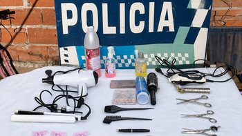 Ezeiza: allanaron tres domicilios por el robo a una peluquería y buscan al principal sospechoso