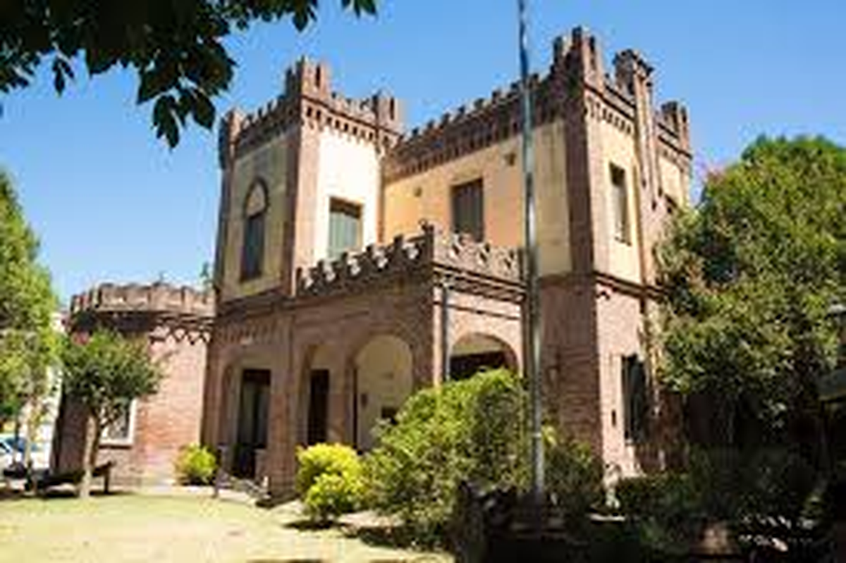 El Castillo de Almirante Brown tiene más de 150 años. El Castillo de Almirante Brown tiene más de 150 años.