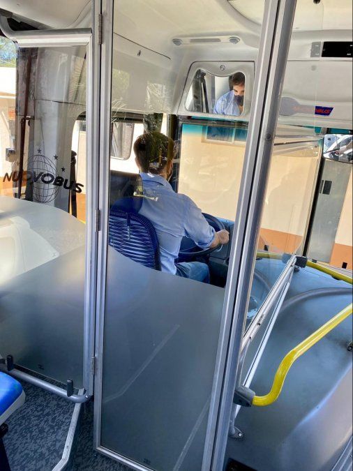 La cabina de aislamiento que presentó Yitos SA, empresa de colectivos de Lomas de Zamora.