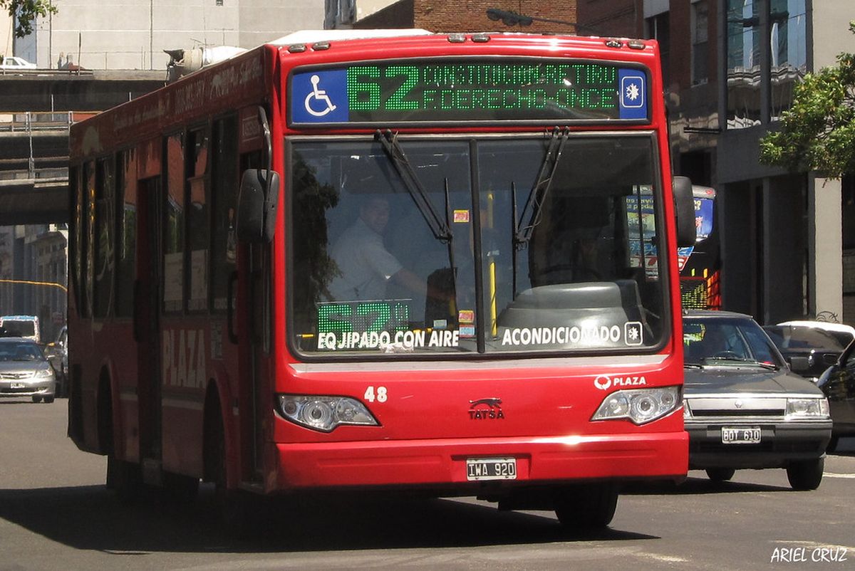 El recorte de horarios nocturnos alcanza a siete l&iacute;neas de colectivos que circulan por el AMBA.