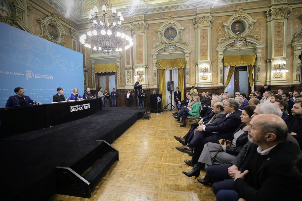 El gobernador Axel Kicillof recibi&oacute; a los intendentes municipales de la Provincia.