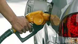 combustibles: el gobierno postergo parte de la suba de impuestos hasta junio
