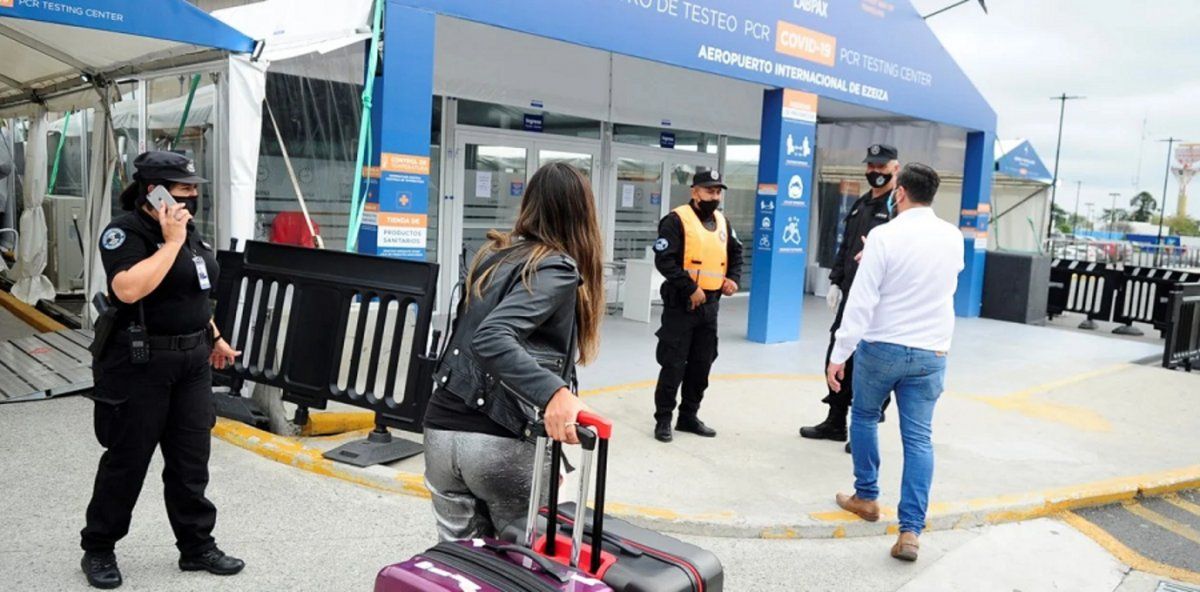 Aeropuerto de Ezeiza: un pasajero ocultó que tenía coronavirus y quedó detenido