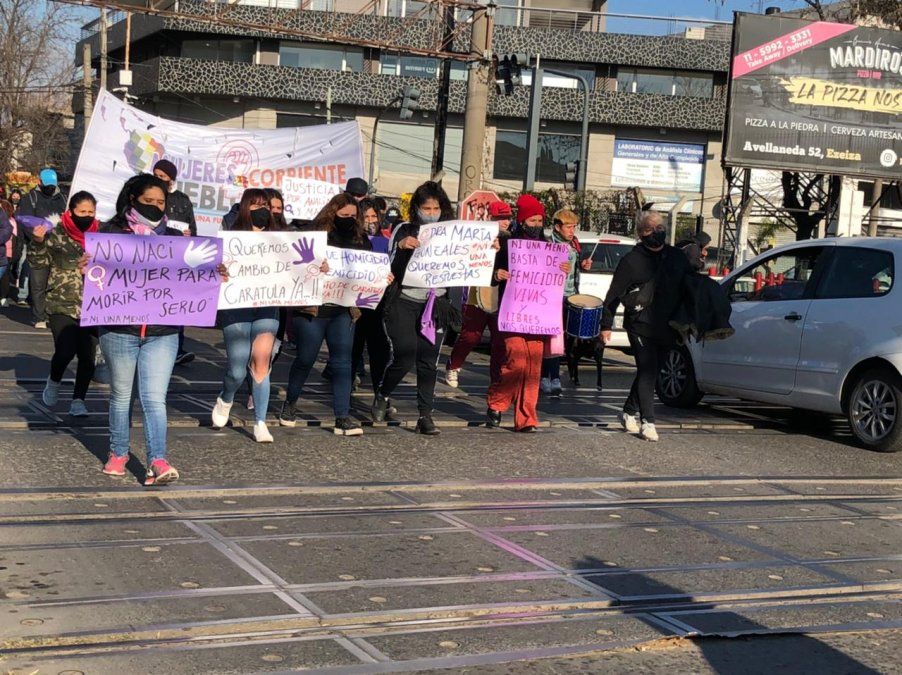 Marcha en Ezeiza por las dos mujeres asesinadas: Queremos que la Justicia haga su trabajo