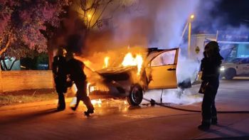 Monte Grande: se incendió un auto durante la madrugada