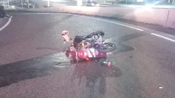 Feroz choque entre motos en Lomas: hubo dos hombres hospitalizados.