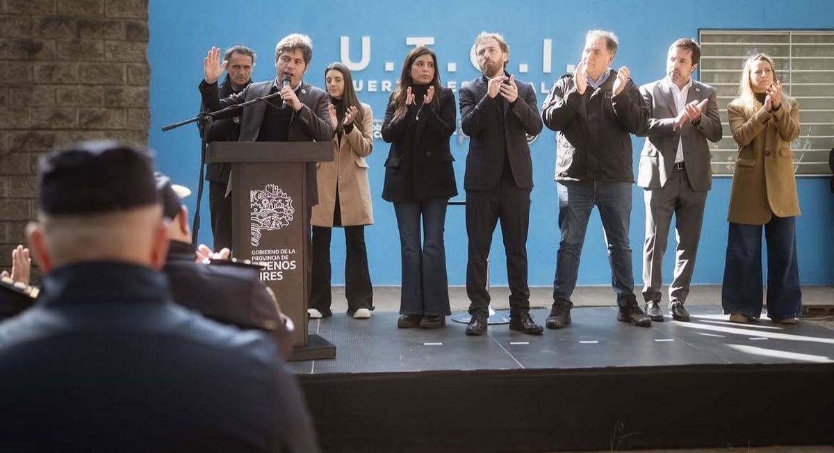 El gobernador Axel Kicillof y el intendente Federico Otermín encabezaron el acto de puesta en funcionamiento de la nueva sede policial. El gobernador Axel Kicillof y el intendente Federico Otermín encabezaron el acto de puesta en funcionamiento de la nueva sede policial.