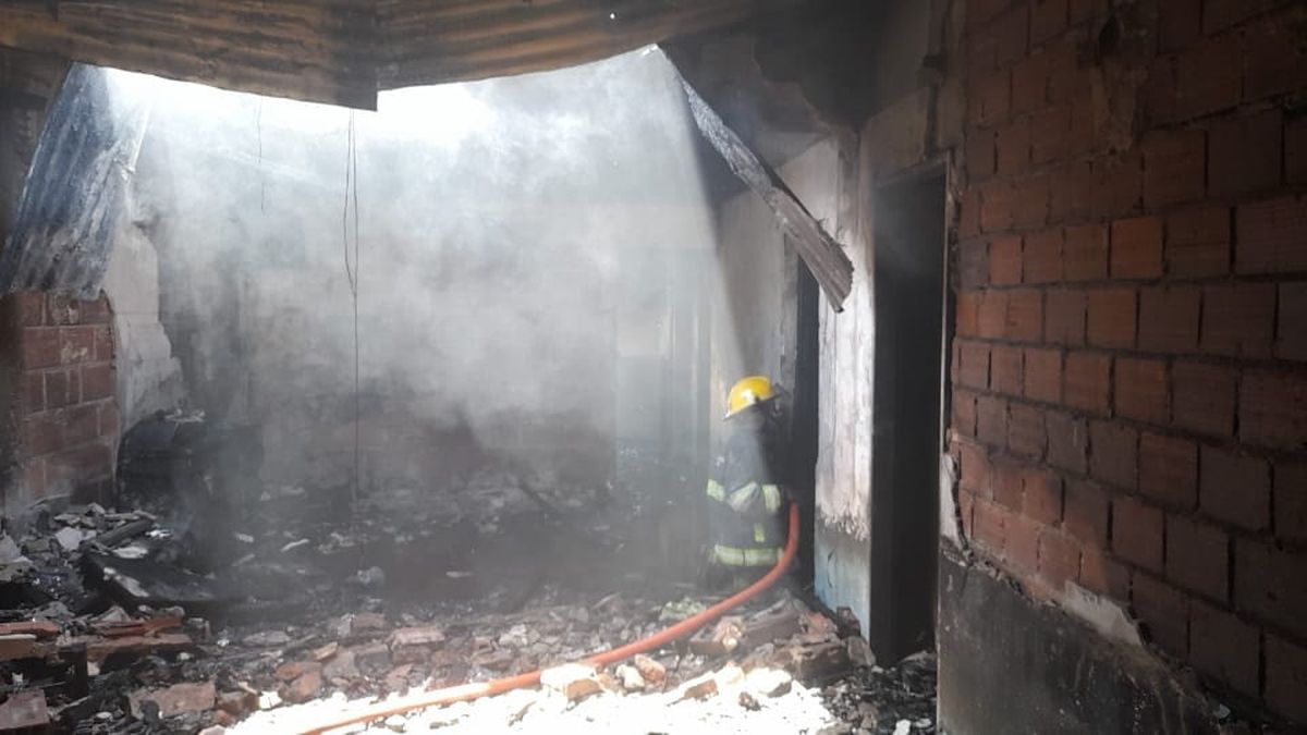 El Jagüel: enorme incendio destruyó una casa