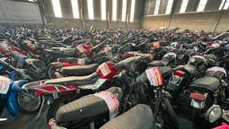 Almirante Brown: compactaron 900 motos y autos abandonados y secuestrados en operativos