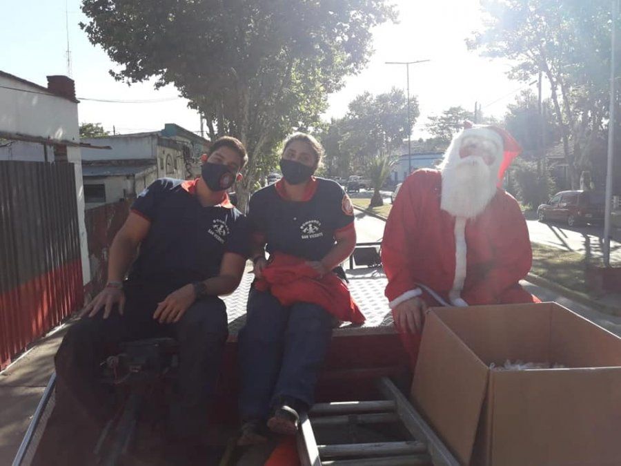 El Pap&aacute; Noel de los Bomberos Voluntarios de San Vicente.