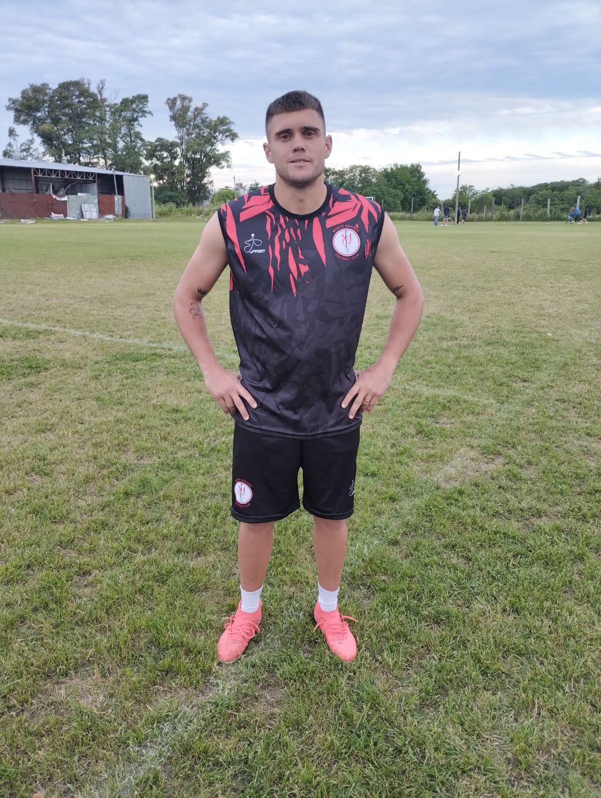 Bruno Daliano, volante de Monte Grande FC. Bruno Daliano, volante de Monte Grande FC.