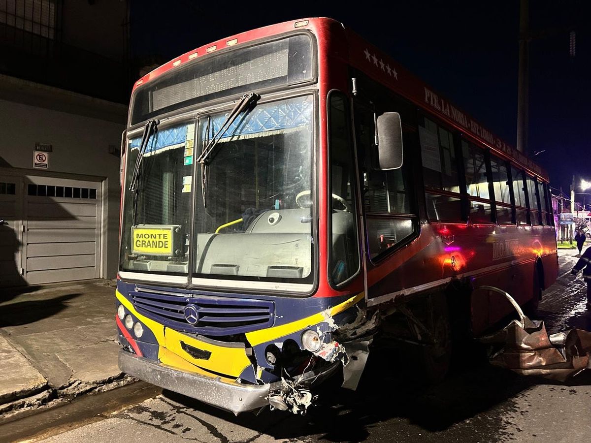 El colectivo de la línea 318 que formó parte del accidente. El colectivo de la línea 318 que formó parte del accidente.