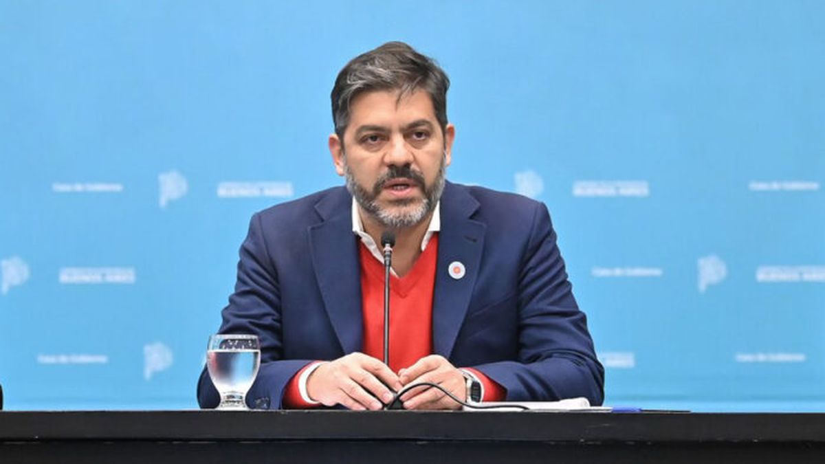 El ministro Carlos Bianco pidió el traspaso de la Autopista Presidente Perón en conferencia de prensa. El ministro Carlos Bianco pidió el traspaso de la Autopista Presidente Perón en conferencia de prensa.