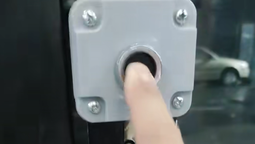 un hombre quedo encerrado en un cajero automatico en lomas y se volvio viral
