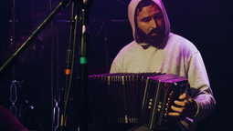 el bandoneon que suena en monte grande: la historia de cristian batallan