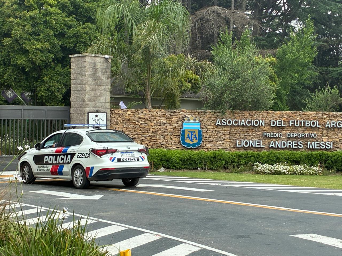 Según pudo saber El Diario Sur, actualmente no estarían dejando ingresar al personal al predio de la AFA. Según pudo saber El Diario Sur, actualmente no estarían dejando ingresar al personal al predio de la AFA.