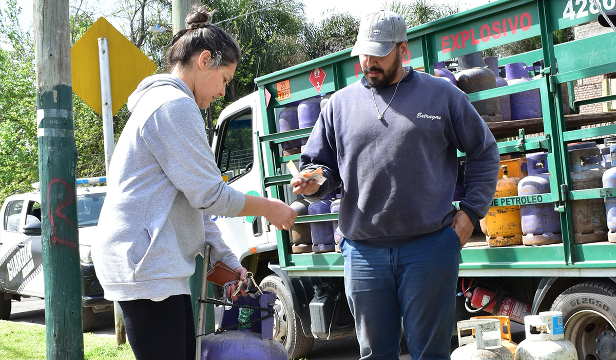 El Municipio de Esteban Echeverría realizó un operativo de recarga de garrafas.