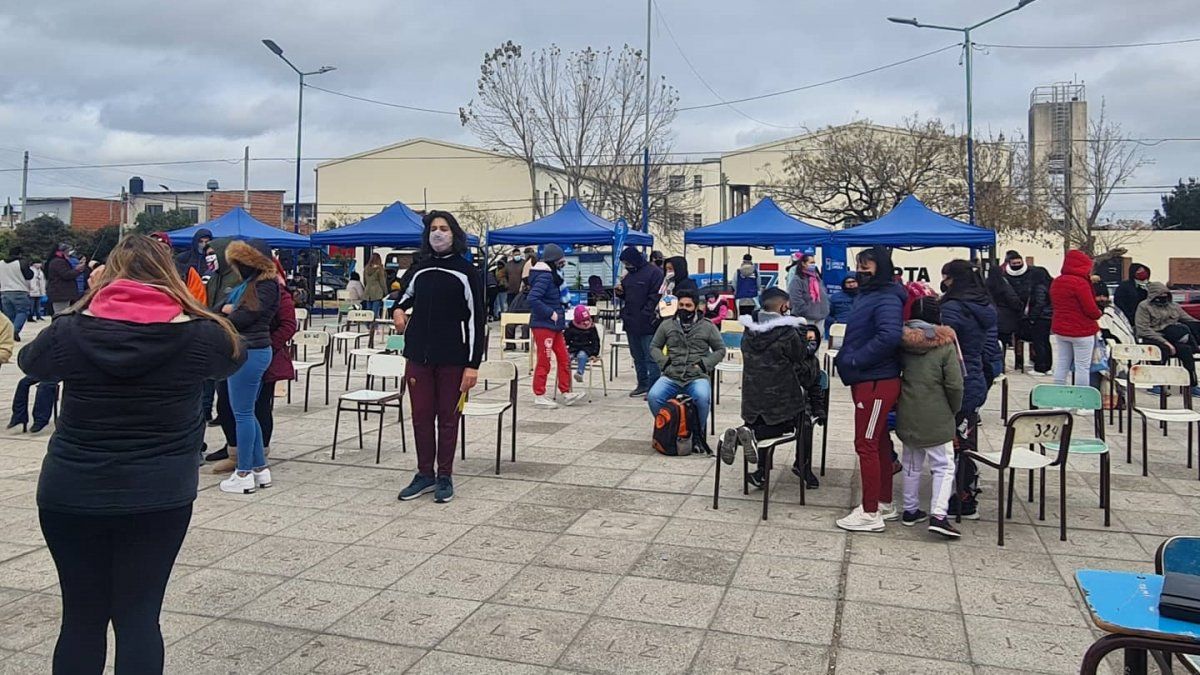 El operativo integral se realiza en la Plaza Santa Marta de Lomas de Zamora.
