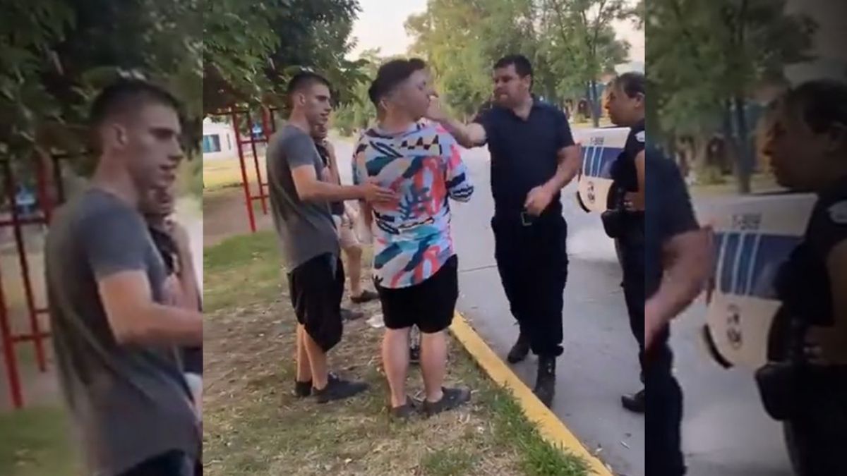 Video: un policía le pegó un cachetazo a un joven por la camisa que tenía