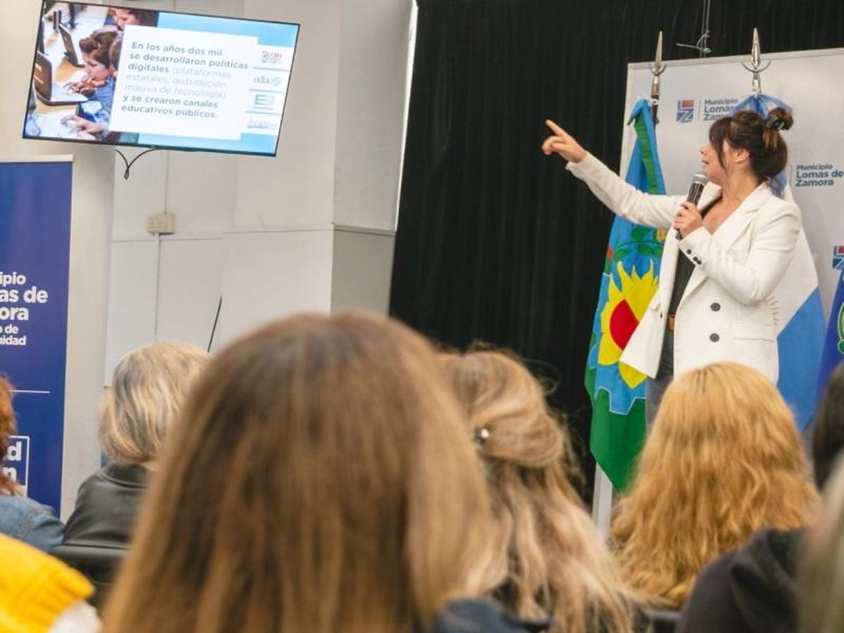 Docentes de Lomas podrán capacitarse en Inteligencia Artificial a través de cursos gratuitos del Municipio de Lomas de Zamora. Docentes de Lomas podrán capacitarse en Inteligencia Artificial a través de cursos gratuitos del Municipio de Lomas de Zamora.