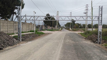 El Municipio de Ezeiza informó que elevará a 2,50 metros el limitador de altura en Los Robles