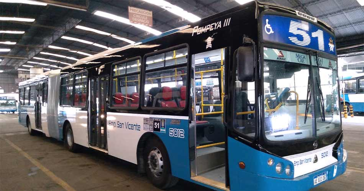 Las empresas de colectivos prometieron ir aumentando las frecuencias gradualmente. Las empresas de colectivos prometieron ir aumentando las frecuencias gradualmente.