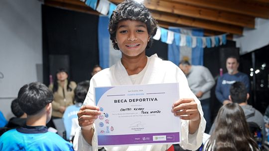 El Municipio de San Vicente entregó becas a deportistas destacados