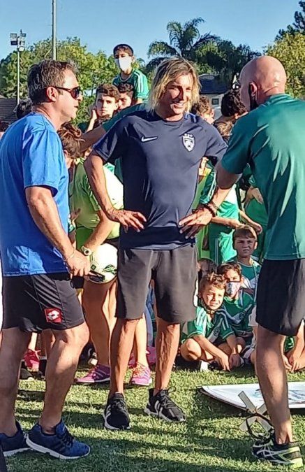 Claudio Paul Caniggia visitó el country El Venado de Canning