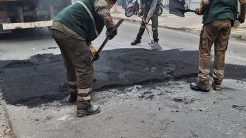 Luis Guillón: avanzan los trabajos de bacheo en calles y avenidas