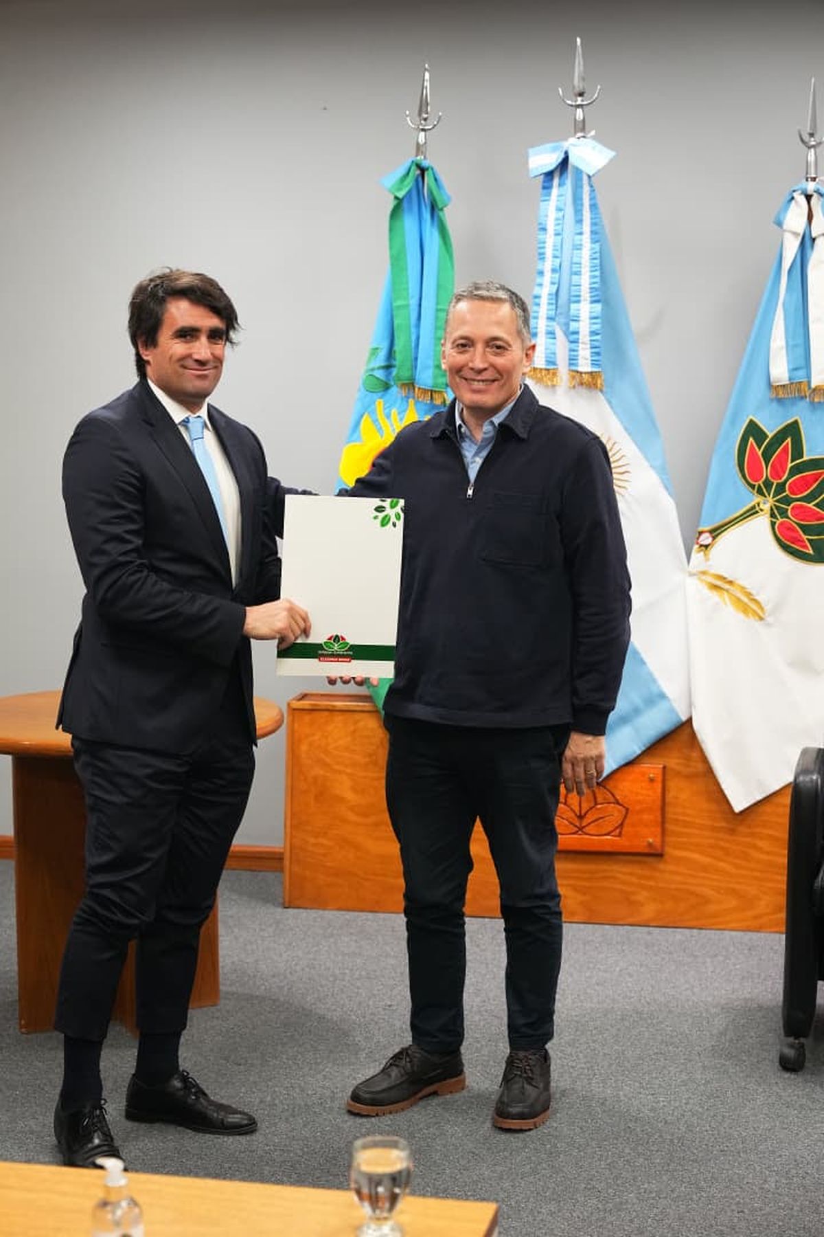 El intendente de Esteban Echeverría, Fernando Gray, y el CEO de la compañía, Santiago Píccolo. 