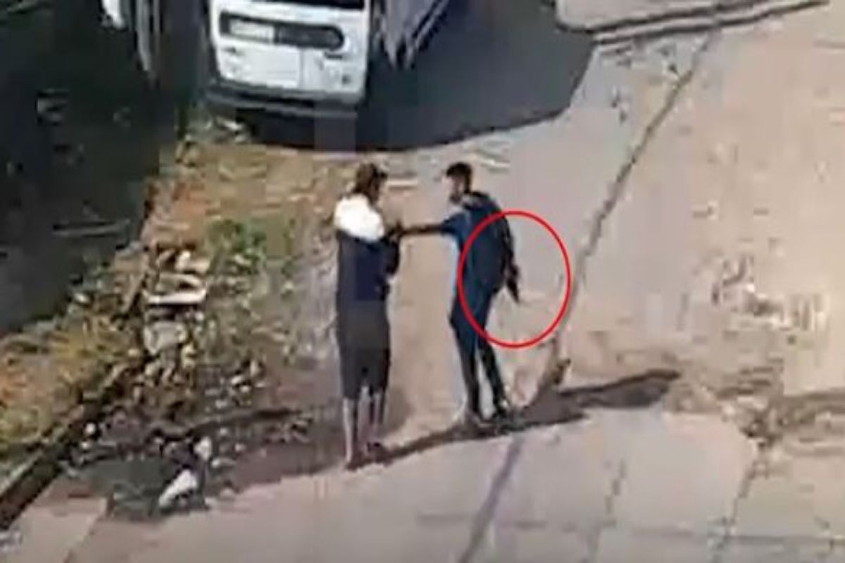 Video: así un policía asaltó a un vecino de Lanús a mano armada