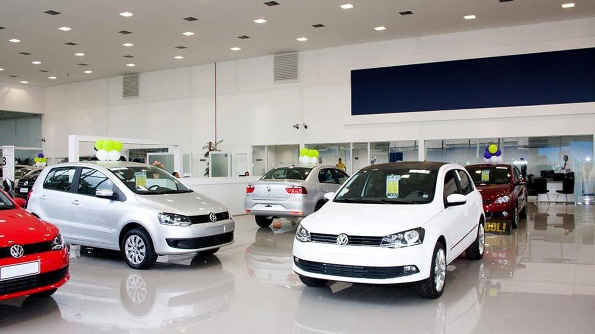 Por falta de precios, concesionarias de autos de la región están dolarizando o suspendiendo ventas