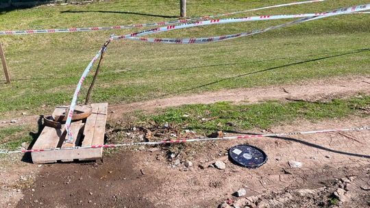 El desborde cloacal afecta a tres barrios de Canning y los vecinos reclaman una intervención de AySA.