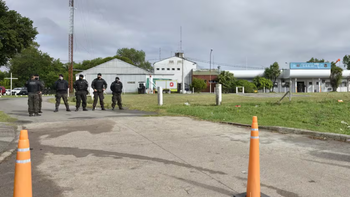 Un instructor de la Policía Bonaerense baleó por accidente a un cadete y quedó en estado crítico