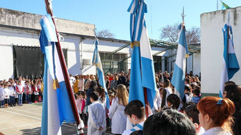 Actos patrios en las escuelas: qué tradiciones mantienen y qué cambios hubo en la Era Tiktok