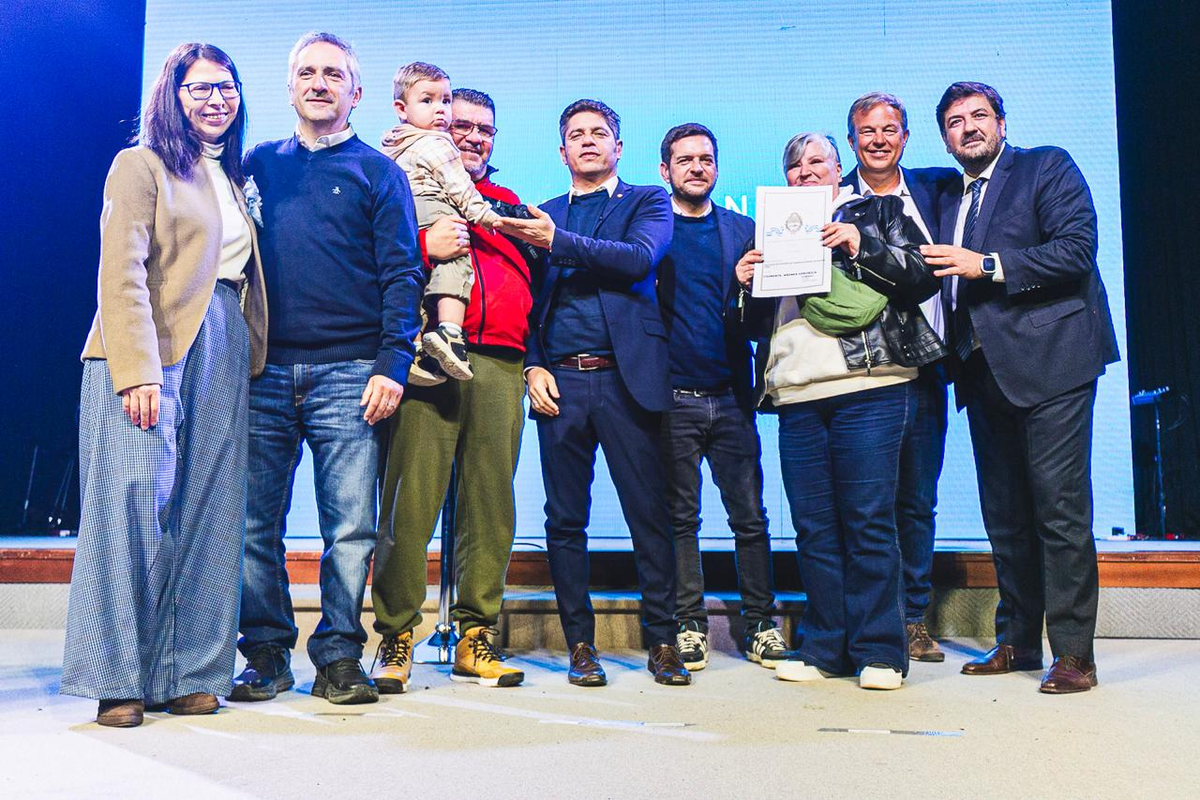 Más de mil familias obtuvieron su primera escritura. Más de mil familias obtuvieron su primera escritura.