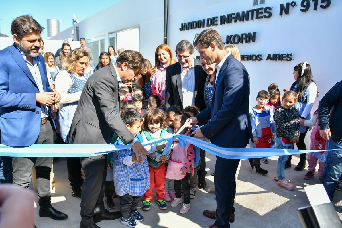 Kicillof inauguró dos jardines, una escuela y un parque en San Vicente y Korn