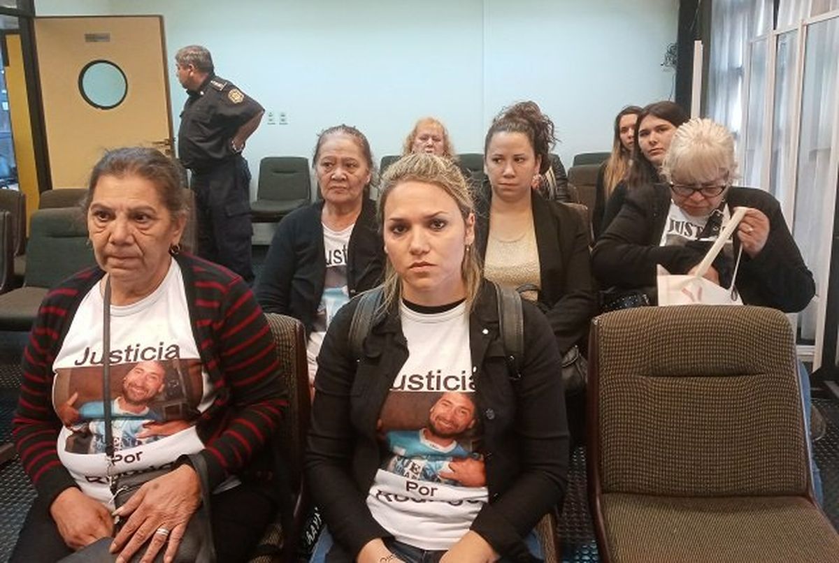 La familia de Rodrigo González, el hombre asesinado en Temperley, en una de las audiencias del juicio