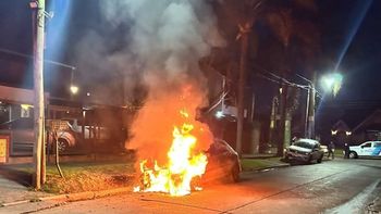 Se incendió un auto en el centro de Adrogué