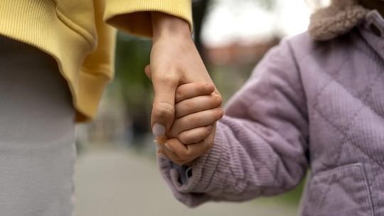 Buenos Aires actualizó su Ley de Adopción y sumó licencias con goce de sueldo