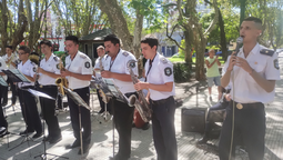 orquesta policial en monte grande: actividad de las comisarias de la mujer en plaza mitre