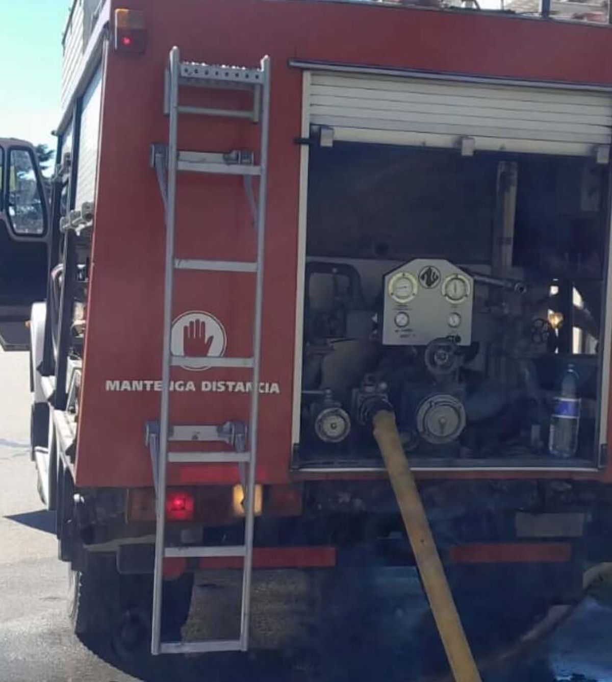 Actuaron en el lugar dos dotaciones de Bomberos de Esteban Echeverría. 
