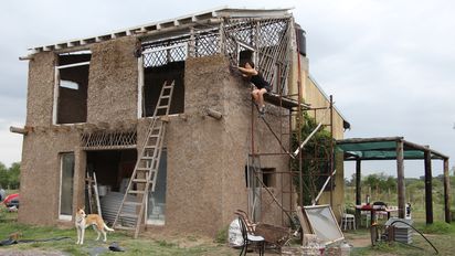 Casas de barro, una tendencia ecológica que crece en San Vicente y se  profesionaliza
