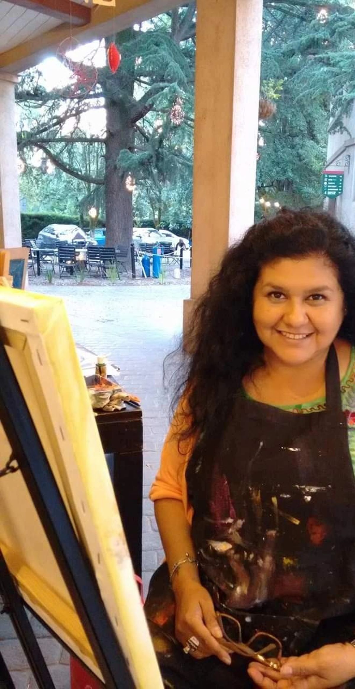Gisela Riquelme, artista y vecina de Monte Grande, quiere cumplir su sueño de exponer en Italia.