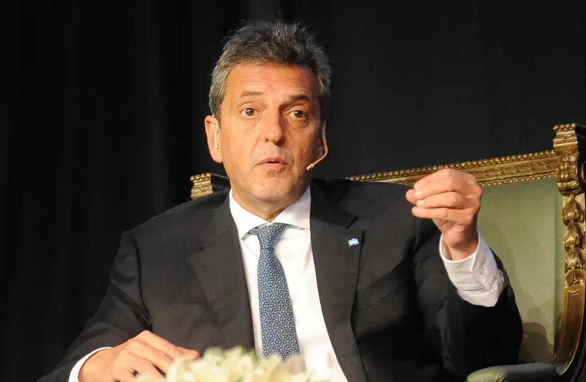 El ministro de Economía y candidato presidencial oficialista, Sergio Massa, lanzó varias medidas para tratar de reactivar la economía como la devolución del IVA. Hay incertidumbre por el impacto inflacionario.