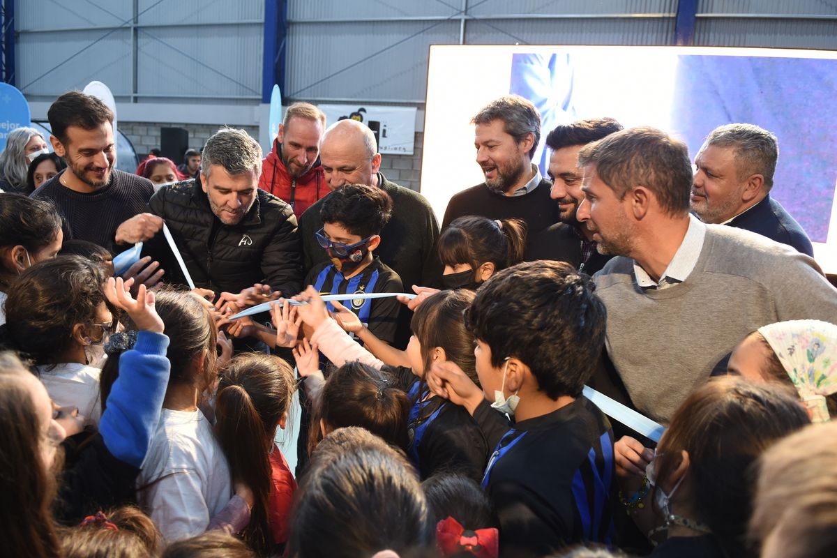 Lanús: inauguraron un playón polideportivo de la Fundación PUPI en Remedios de Escalada