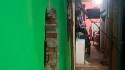 una familia detenida por hacer un agujero en la pared de sus vecinos y robar mas de un millon y medio de pesos