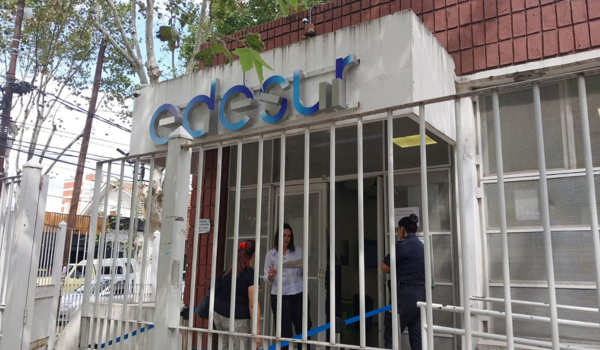 Monte Grande: allanan la sede de Edesur tras una denuncia por los cortes de luz