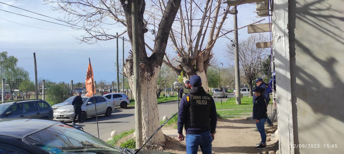 Allanamiento en Burzaco: vendía droga frente a una escuelita de fútbol y lo detuvieron