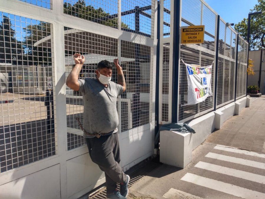 Daniel Moyano, trabajador despedido de La Seren&iacute;sima.